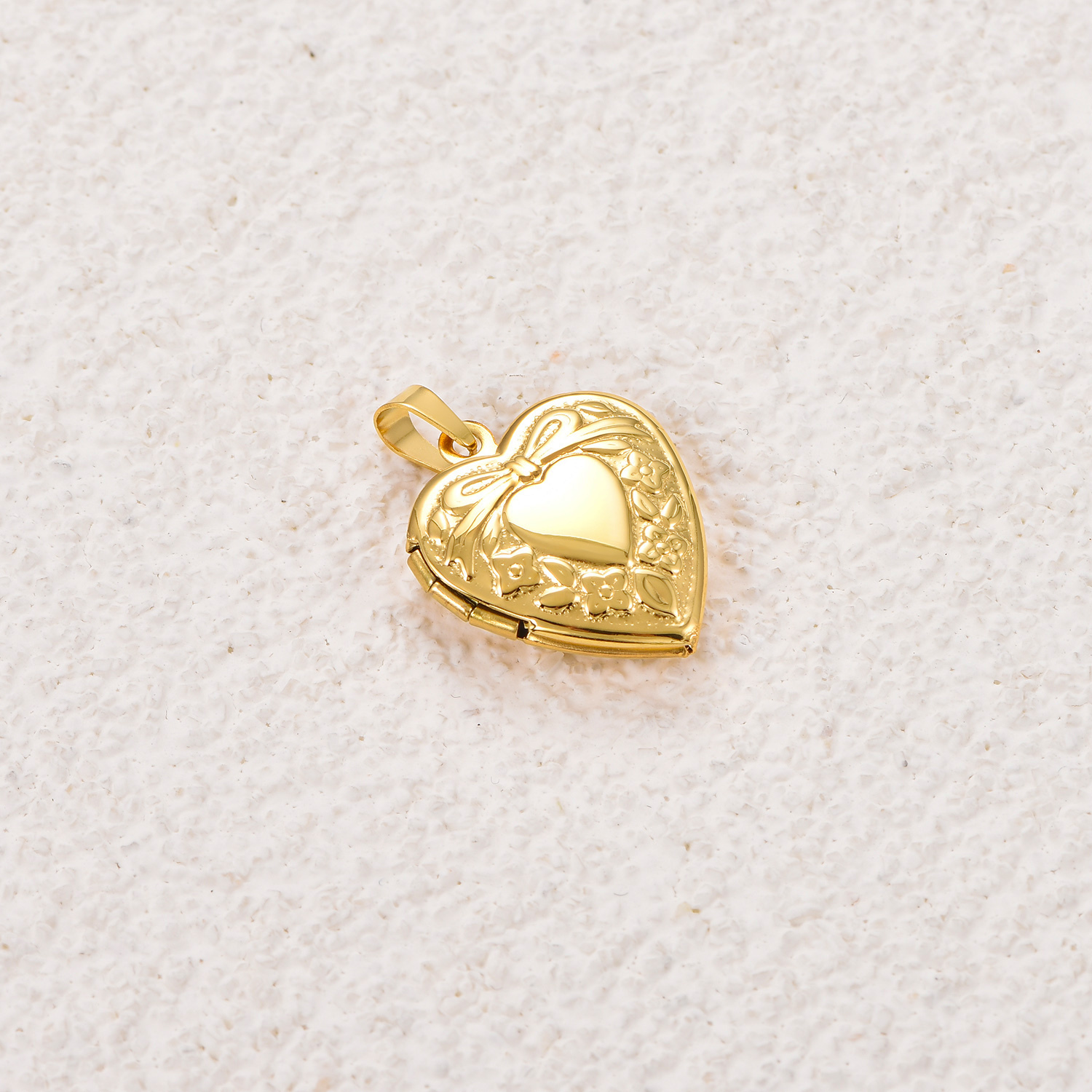 4 pendentifs en or