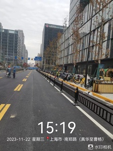 高速道路と道路道路の分離と保護フェンスのための卸売金属道路ガードレール交通障壁 - Product Image 6