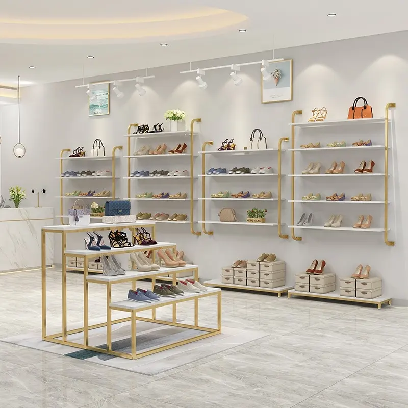 Idee per l'interior Design del negozio di scarpe salvaspazio mobili per negozi di scarpe di lusso in metallo dorato espositore per scarpe da parete scaffale