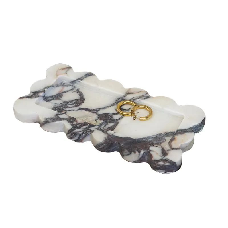 Stonekocc العلامة التجارية المخصصة الطبيعية الترافرتين الرخام المجوهرات الفرنسية الخفيفة الفاخرة الديكور سكالوب مستطيل