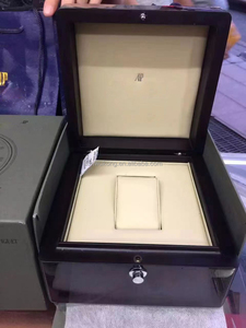 豪华男士手表储物盒高端可定制木箱，配有其他品牌天鹅绒皮革制成的Poedagar表带 - Product Image 2