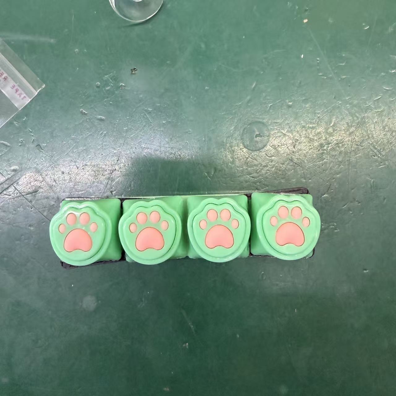 Cat paw four-button strip