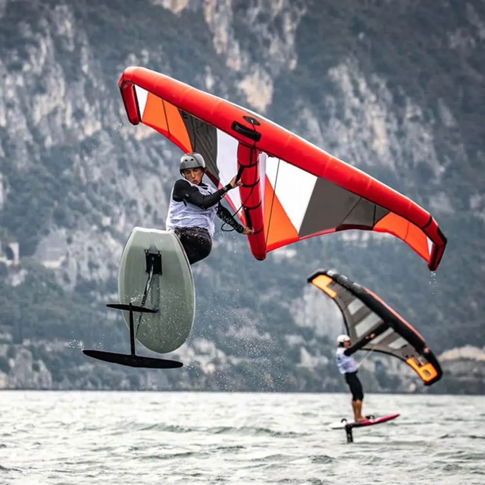 Planche de surf gonflable en fibre de carbone, ensemble combiné avec pompe pour le kitesurf