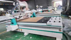 Enrutador CNC de cabezal múltiple de 3 ejes con tecnología de hoja de sierra Enrutador CNC multifuncional Carpintería - Product Image 5