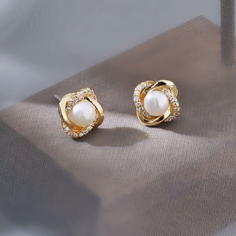 14 # Diamond studded pearl A6A28