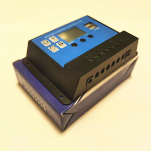 Regolatore di carica per lampione solare PWM 12/24V 40A automatico con uscita cc e Display LCD - Product Image 3