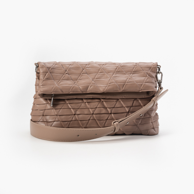 น้ำตาลอ่อน