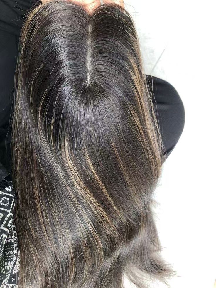brun foncé avec peu de reflets