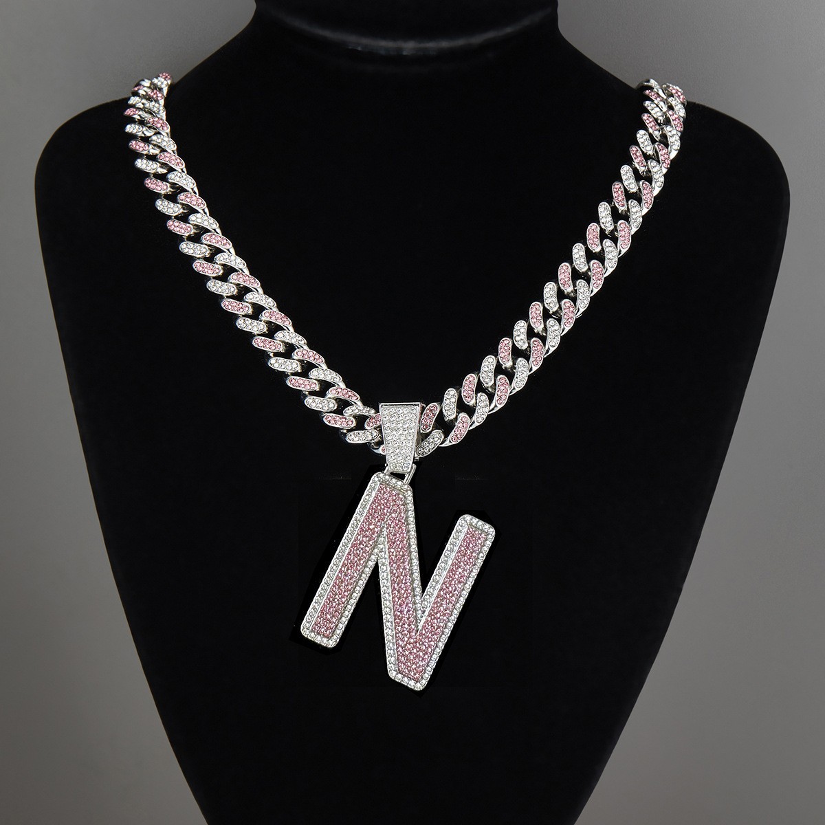 Letra N rosa plateada