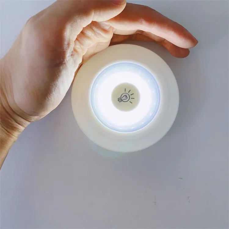 Nueva luz LED regulable para debajo del gabinete con control remoto Lámpara LED para armarios con pilas para guardarropa