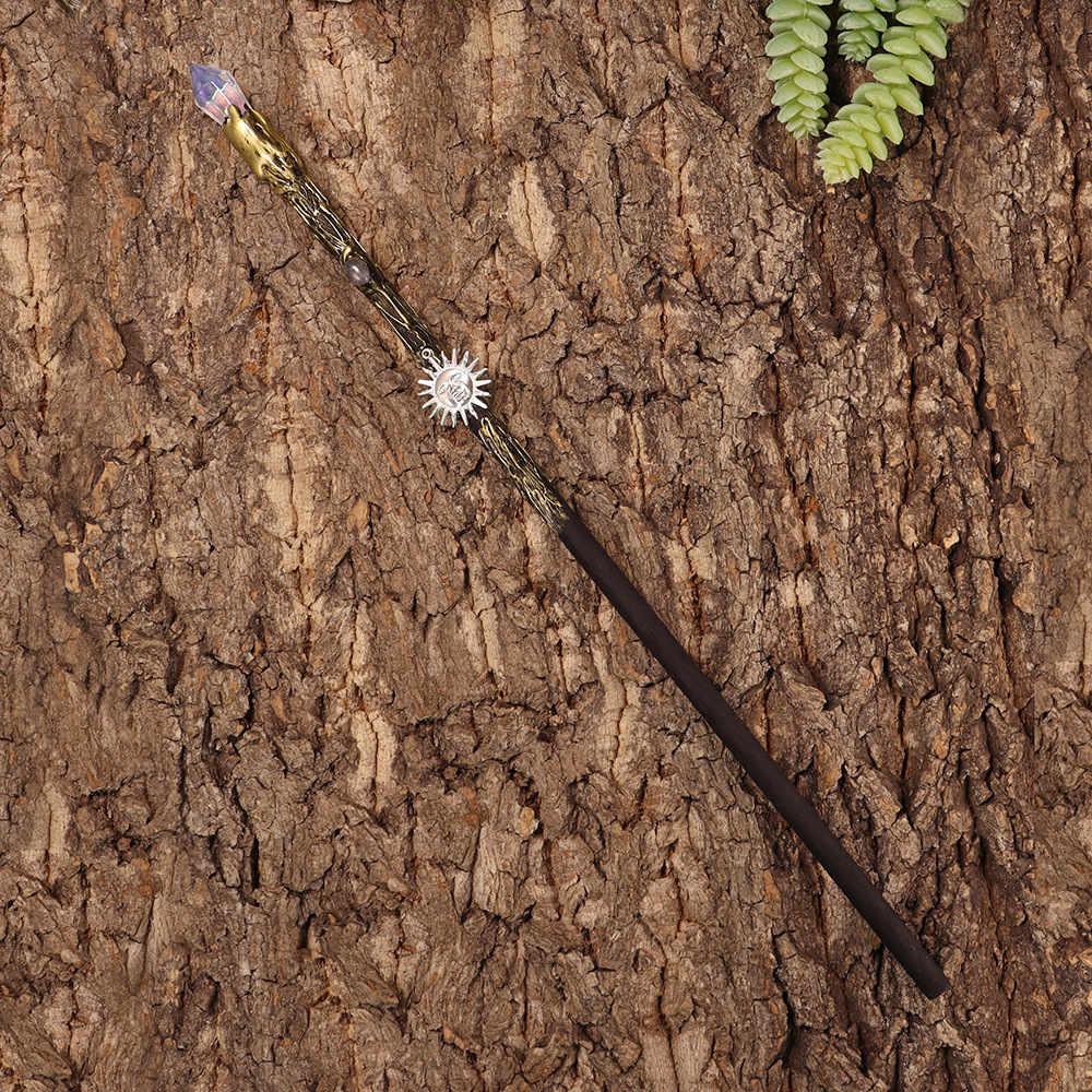 Visage de soleil argenté effilé