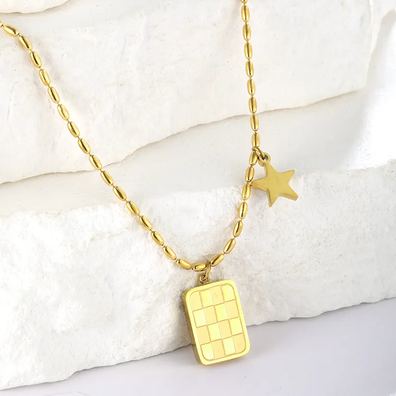 Colgante de cadena de oro de 18 quilates de acero inoxidable de gran oferta con pequeña estrella y collar cuadrado para mujer