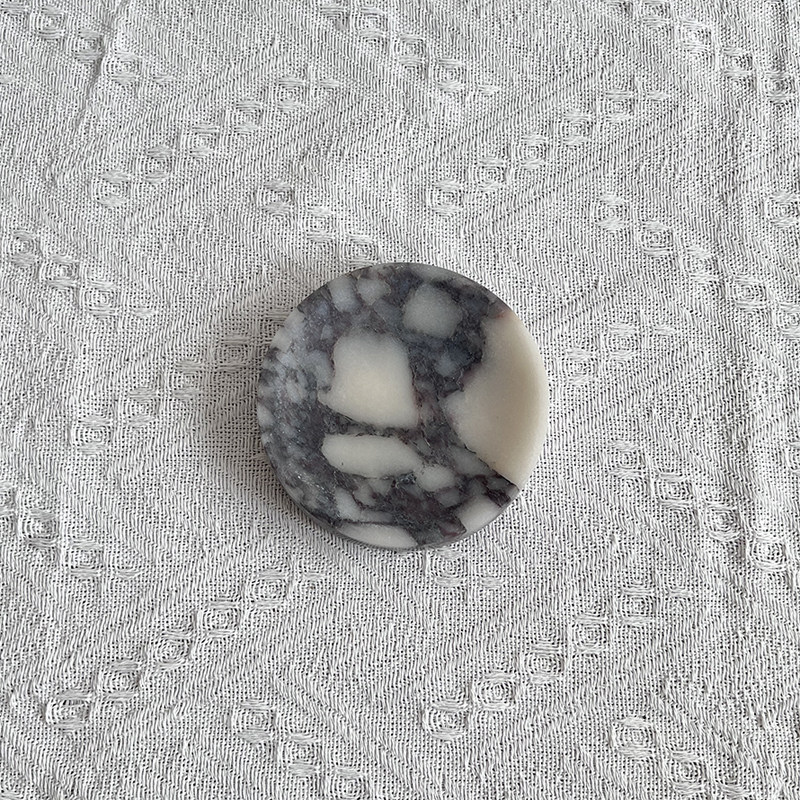 Diamètre 10, hauteur 2 cm, marbre bulgare turc.