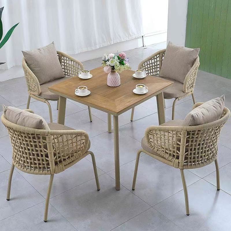 Chaise 4 oreilles + 80*80 Neptune Technology Table carrée en bois