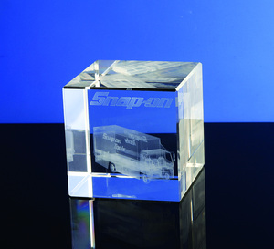 Yearscristal brilhante vidro cristal tráfego carro modelo para o presente de negócios gravado