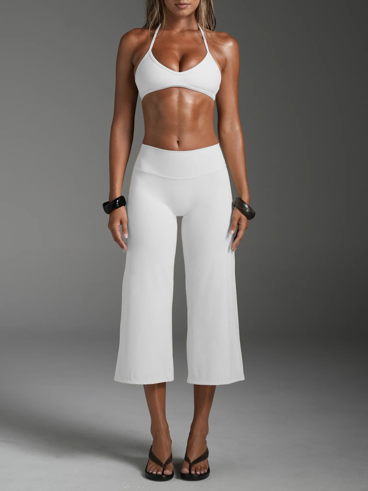 Top blanco glaciar Yy244 + pantalón ancho tres cuartos