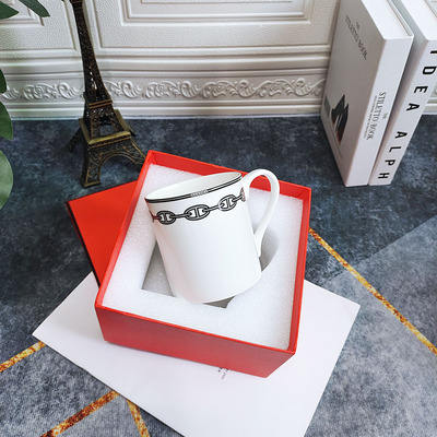 สีฟ้าและสีขาว