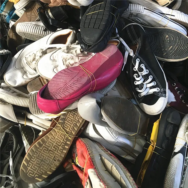 Hangzhou en gros utilisé chaussures de tennis pur A et B recyclé utilisé chaussures 25kg