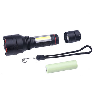 升级的户外应急照明强光大功率重型led手电筒耐用防水C8野营手电筒套件