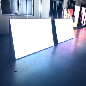 フロントオープニングメンテナンスフレンドリーP4屋外広告<span class=keywords><strong>LED</strong></span>ディスプレイスクリーン折りたたみ可能なデザイン競争力のある価格