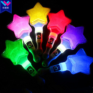 Parti Festivaller Konser Moda Gösterisi hafif parlamalı LED Yıldız Sopa Özel Logo Promosyon Hediye Yıldız LED çubuk Fabrika