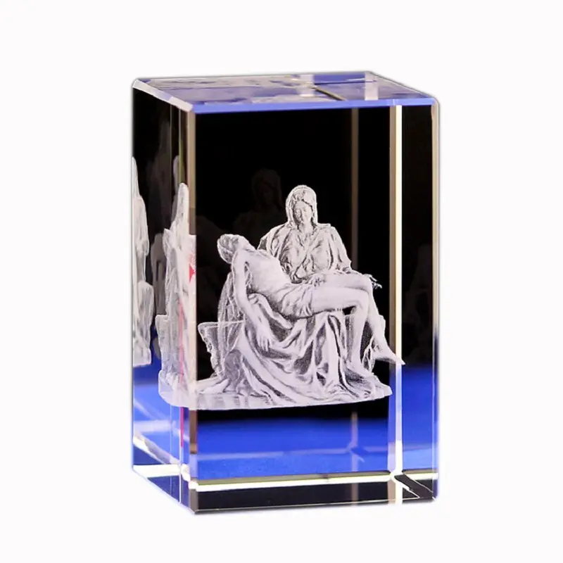 Cubo de cristal grabado láser 3D, Pieta de cristal