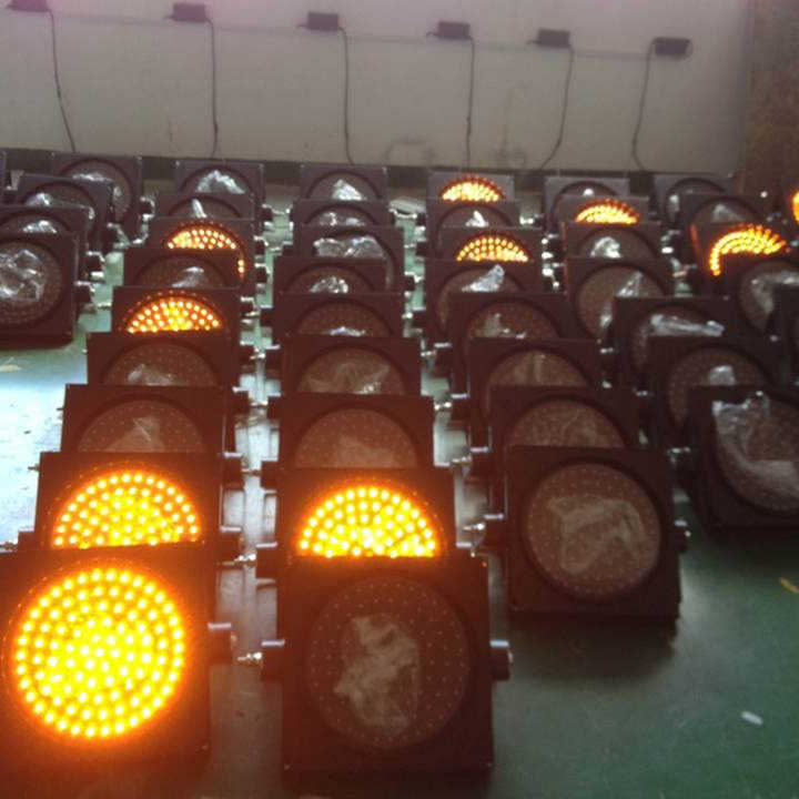 Hot Sale Road Safety Yellow Solar Flashing Traffic Light