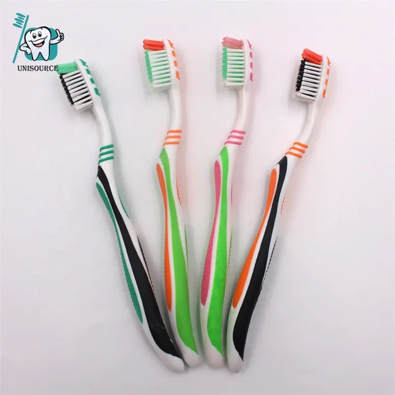 Brosses à dents extra propres manuelles pour adultes de haute qualité avec brosses à dents à poils en nylon doux et moyens pour adultes