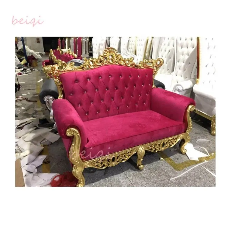 Velluto a buon mercato in oro rosa re trono della regina hotel salone di lusso in attesa divano