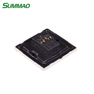 带<span class=keywords><strong>USB</strong></span>的电气国际墙壁插座带双<span class=keywords><strong>USB</strong></span>的单白色通用插座