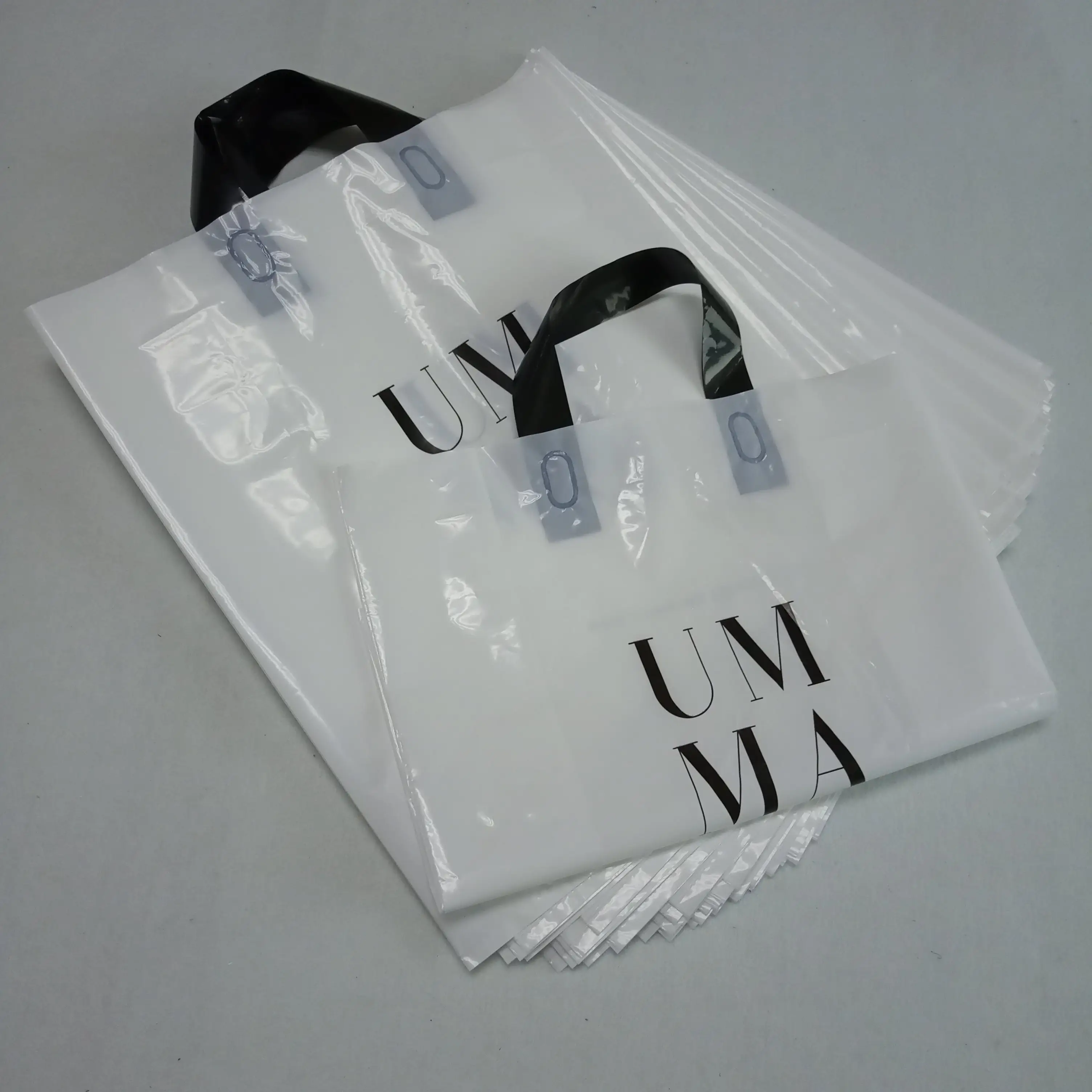 Sacchetti della spesa personalizzati di vendita calda logo stampato shopping bag logo personalizzato shopping bag in plastica