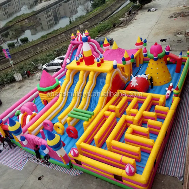 O mais novo parque de diversões inflável grande com labirinto inflável, crianças/adultos de playground para venda