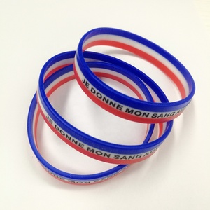 定制3层运动腕带三色橡胶手镯，带雕刻和凹陷的国旗文字和带子 - Product Image 4