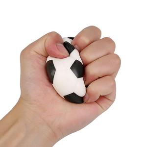Mskweeカスタムスローライジングサッカースクイーズの香りのシミュレートされたサッカーボールスクイーズおもちゃ<span class=keywords><strong>PU</strong></span>ストレスボールサッカースローライジングおもちゃ