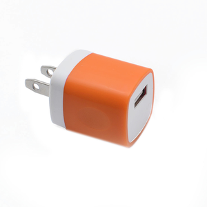 2022 yeni sıcak satış amerikan renk mini USB cep telefonu şarj cihazı 5V1A seyahat duvar şarj cihazı özelleştirilmiş hediye LOGO <span class=keywords><strong>Apple</strong></span>,