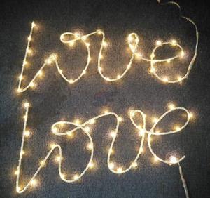Stringa della lampada del ferro di amore del filo di rame della luce del Led con la luce del riso a batteria CR2032 Led per la decorazione dell'interno di nozze