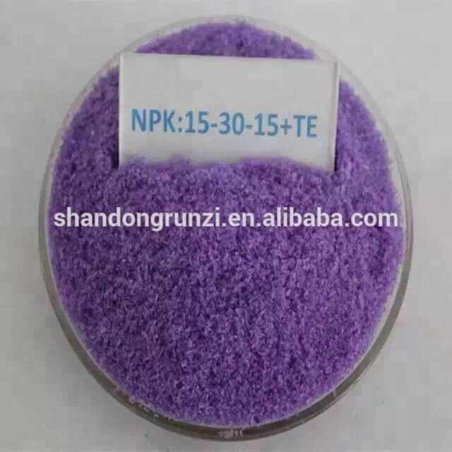 Factory Outlet 100% Water Soluble Fertilizer Powder Price Complex Fertilizer NPK 20-20-20+TE