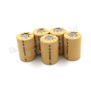 1.2v <span class=keywords><strong>nimh</strong></span> סוללה sc 2100mah <span class=keywords><strong>nimh</strong></span> סוללה תת C גודל 2100mah 1.2V נטענת דש למעלה סוללה עבור כלי חשמל