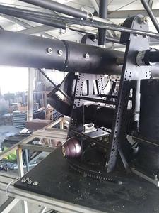 安定したヘッドを備えた車載カメラクレーン