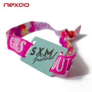שֶנֶן המפעל pvc מתכוונן סיליקון wristband nfc rfid uhf qr ממשקי קוד ממשקים עמיד למים בד מותאם אישית מלונות