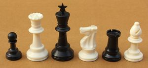 国王高3.75英寸标准锦标赛俱乐部棋子与五星国王和非十字国王版本的莫斯林的朋友