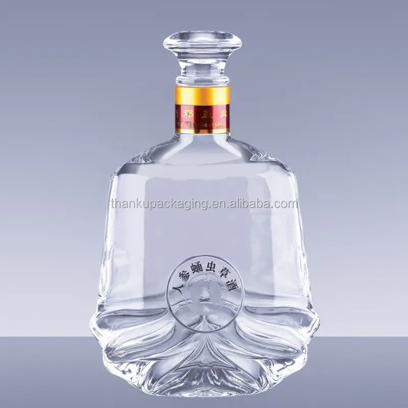 Formas elegantes de garrafa de vidro para vodka tequila gin cocktail