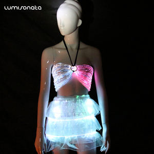 人気の女性がライトアップしたベリーダンス服を備えた特許光ファイバー発光生地