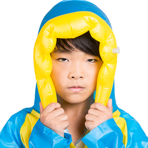 子供のための面白いインフレータブルフードレインコートは学校の雨の日に歩きます - Product Image 3