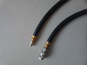 空気圧縮機と空気圧工具のヨーロッパ市場へのドイツタイプのカップリングを備えた高品質の3/8ゴム製空気圧縮機ホース