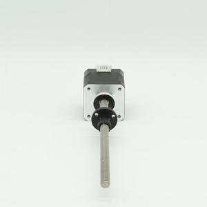 NEMA 17 带 50毫米 <span class=keywords><strong>TR8</strong></span> * <span class=keywords><strong>8</strong></span> 丝杠的丝杠步进电机