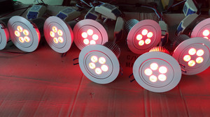 Yüksek parlak 40W RGBW Led aşağı işık 5*8W 24V DC RGBW 4IN1 renkli ışık - Product Image 5