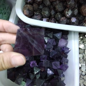 Güzel Doğal Kaya Mor Florit Kuvars Kristal Octahedron Taş, Kristal Küp Polyhedronun Kuvars Çift Satılık Piramitleri - Product Image 3