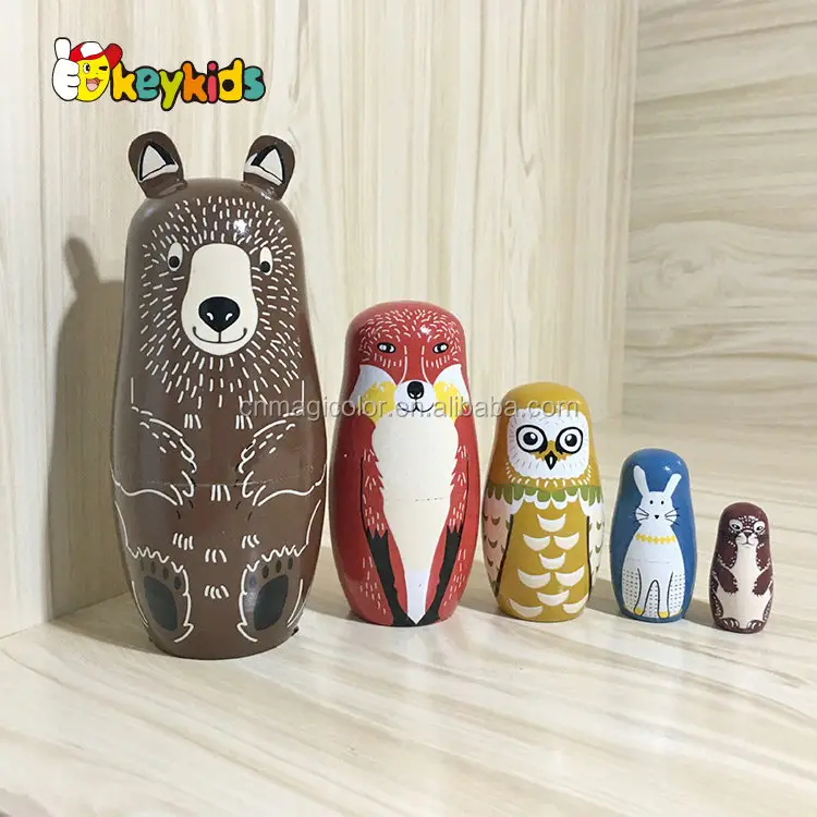 2018 nuovo disegno del fumetto di legno orso russo nesting doll con multi animali W06D104