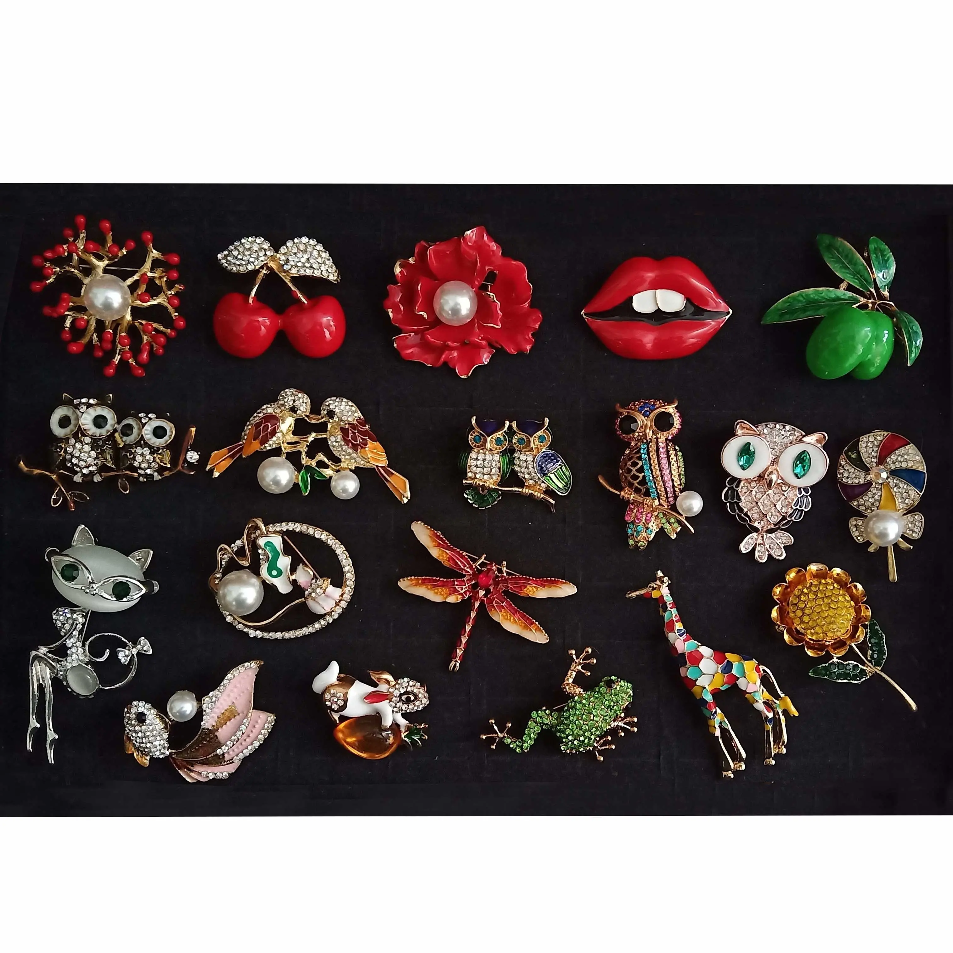 Korea Assorted Jewely Fashion Wholesale Crystal Antique Red Lips 100 Brooches Designer And Pins For Women